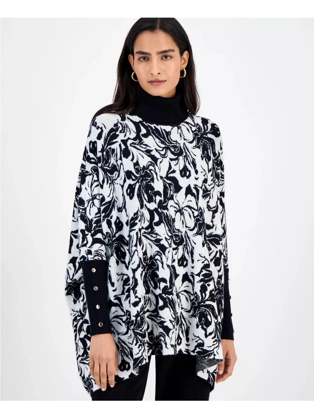 Women’s Black & White Floral Turtleneck Sweater size M